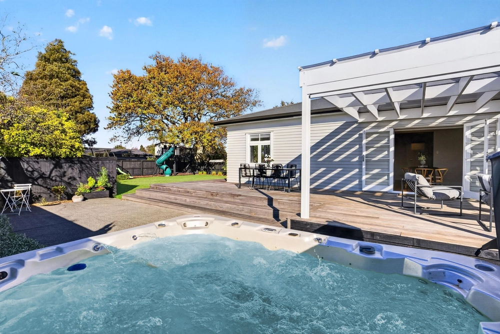Photos of 9 Woodhouse Road