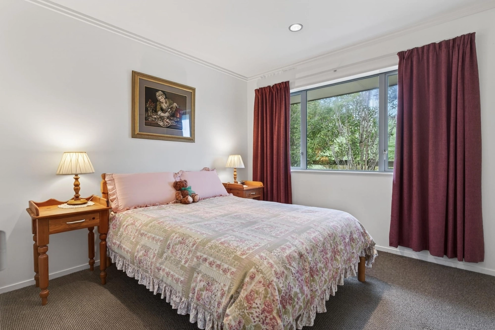 Photos of 283 Maungakaramea Road