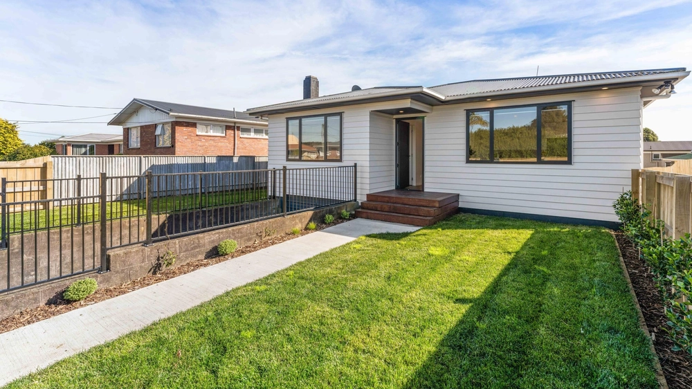 Photos of 119 Victoria Street West