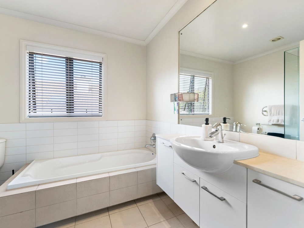 Photos of 25 Bridgefield Crescent