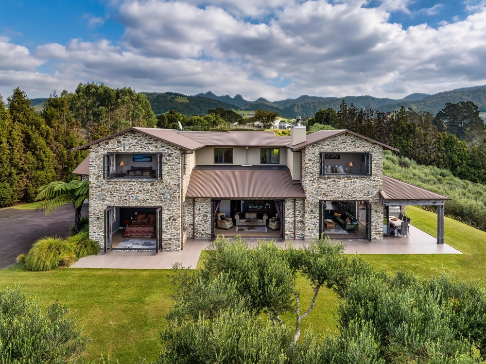 Photos of 265A Hot Springs Road