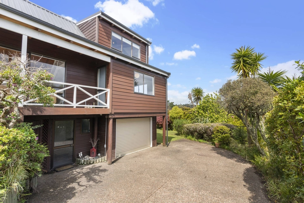 Photos of 99 captain scott road