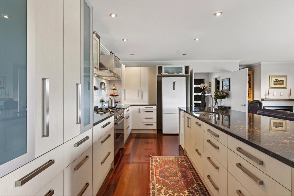 Photos of 283 Maungakaramea Road
