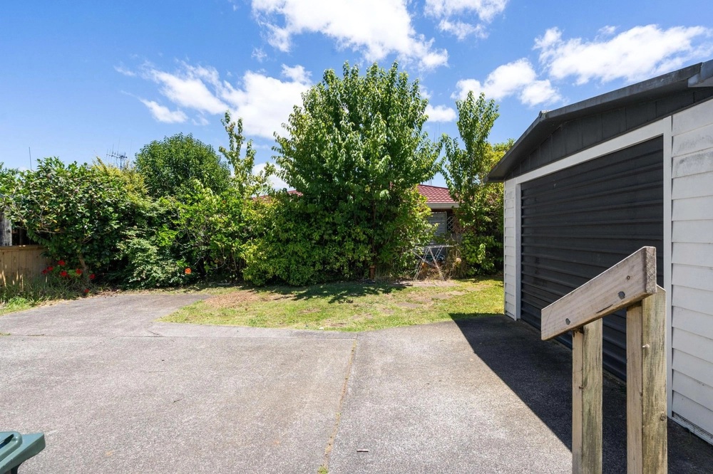 Photos of 24 Lovatt Crescent