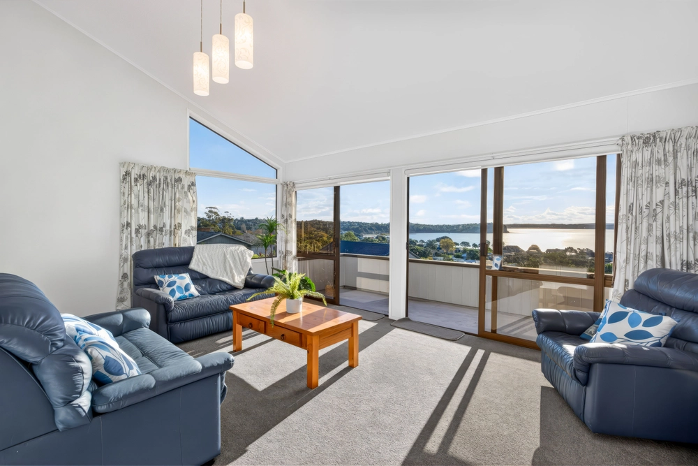 Photos of 952B Whangaparaoa Road