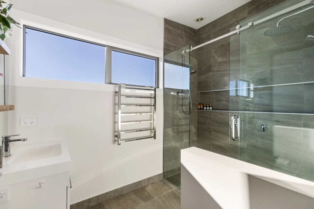 Photos of 15 Landsborough Lane