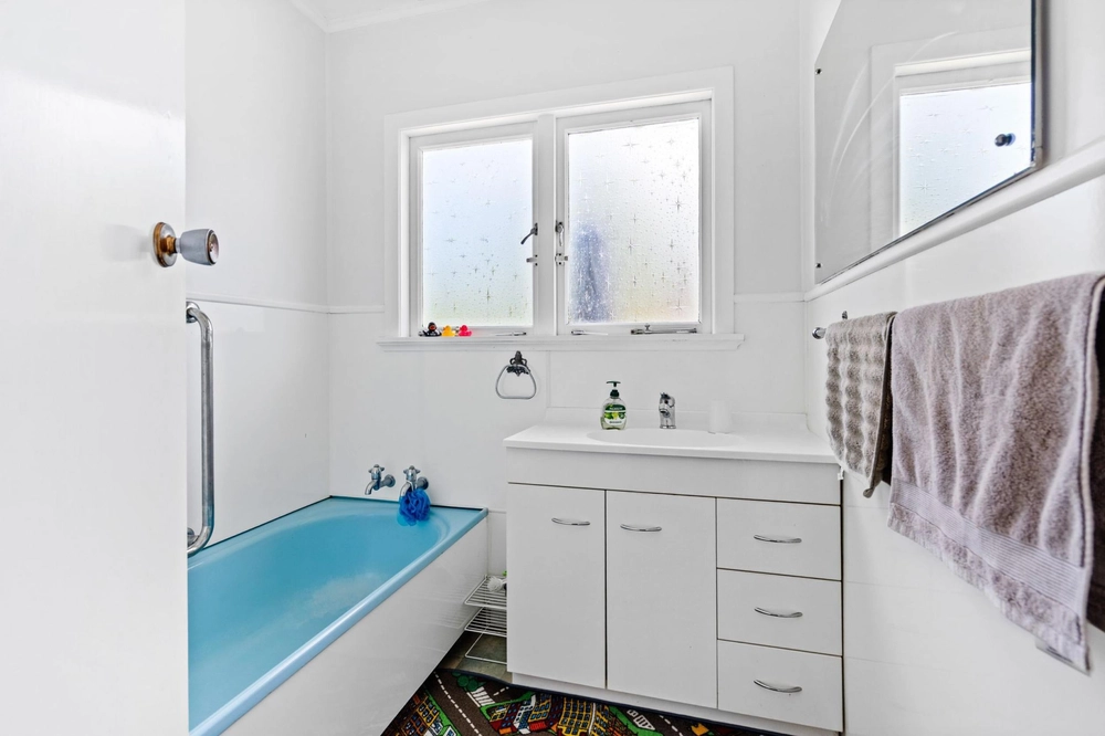 Photos of 24 Lovatt Crescent