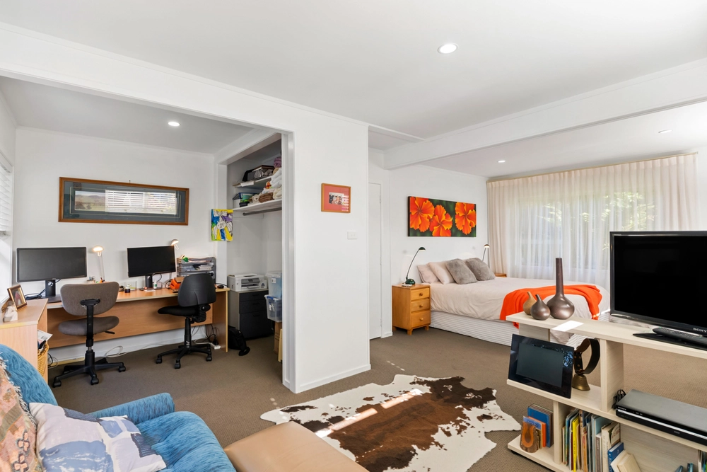 Photos of 18 Uppingham Crescent