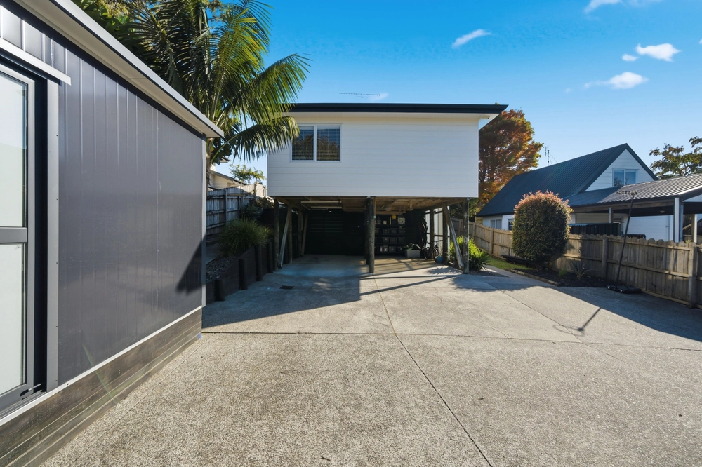 Photos of 53C Howe Street