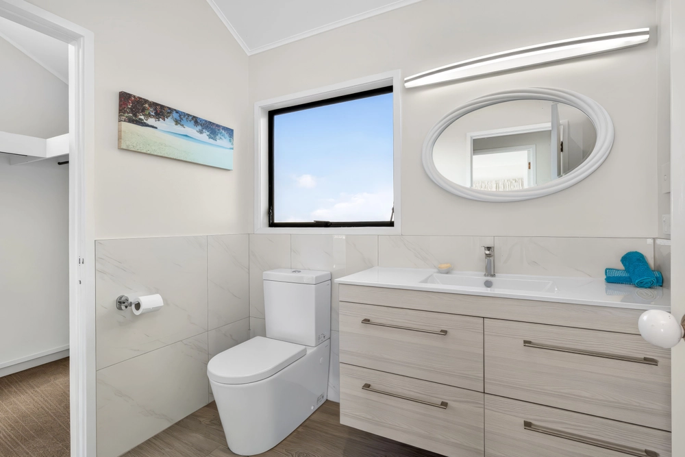 Photos of 952B Whangaparaoa Road
