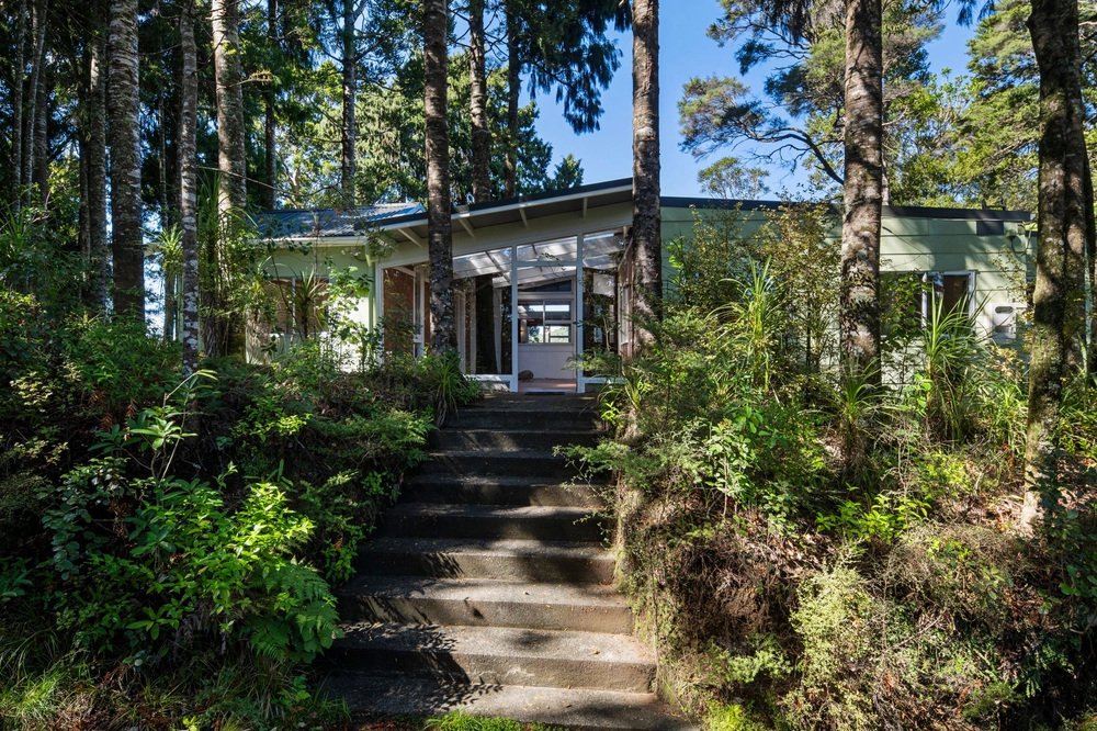 Photos of 136 Opanuku Road
