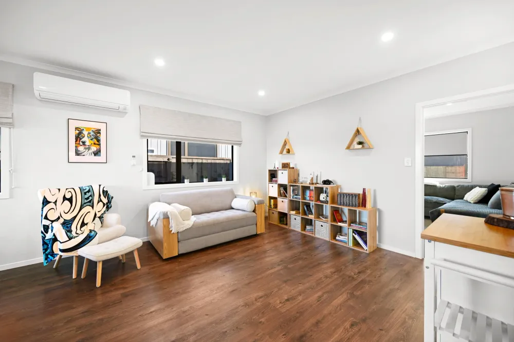 Photos of 9 Earp Crescent