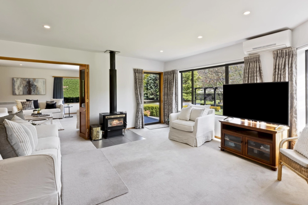 Photos of 353A Littles Road