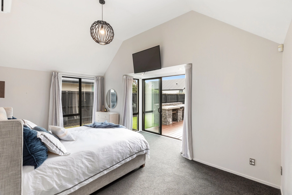 Photos of 6 Waterstock Way