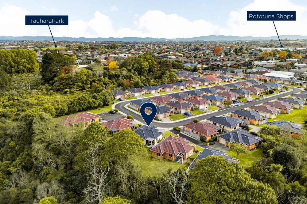 Photos of 55 Sovereign Isle Lane