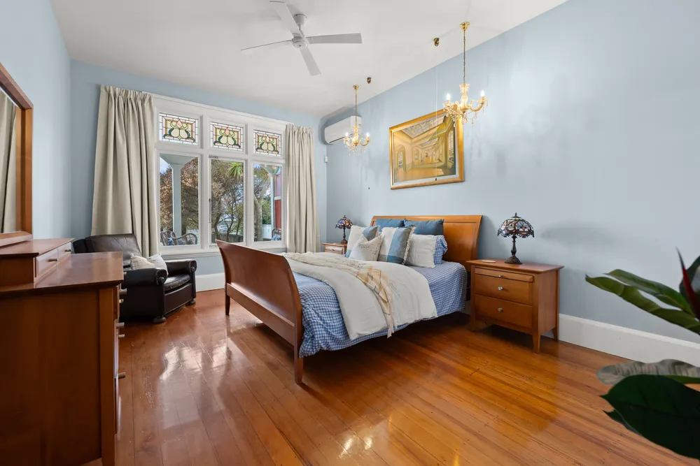 Photos of 122 Esplanade
