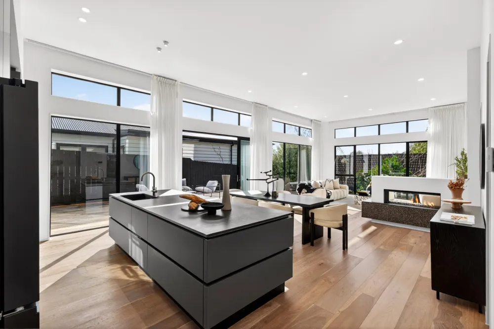 Photos of 39B Waiatarua Road