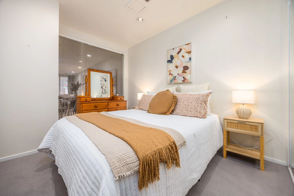 Photos of 72 Wellesley Street West