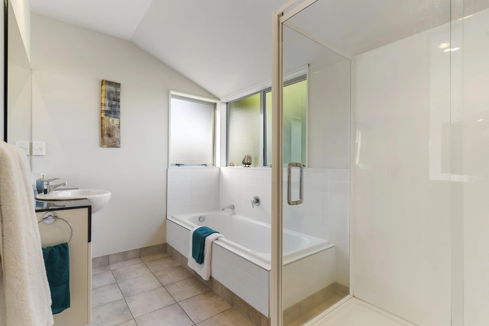 Photos of 44A Bleakhouse Road