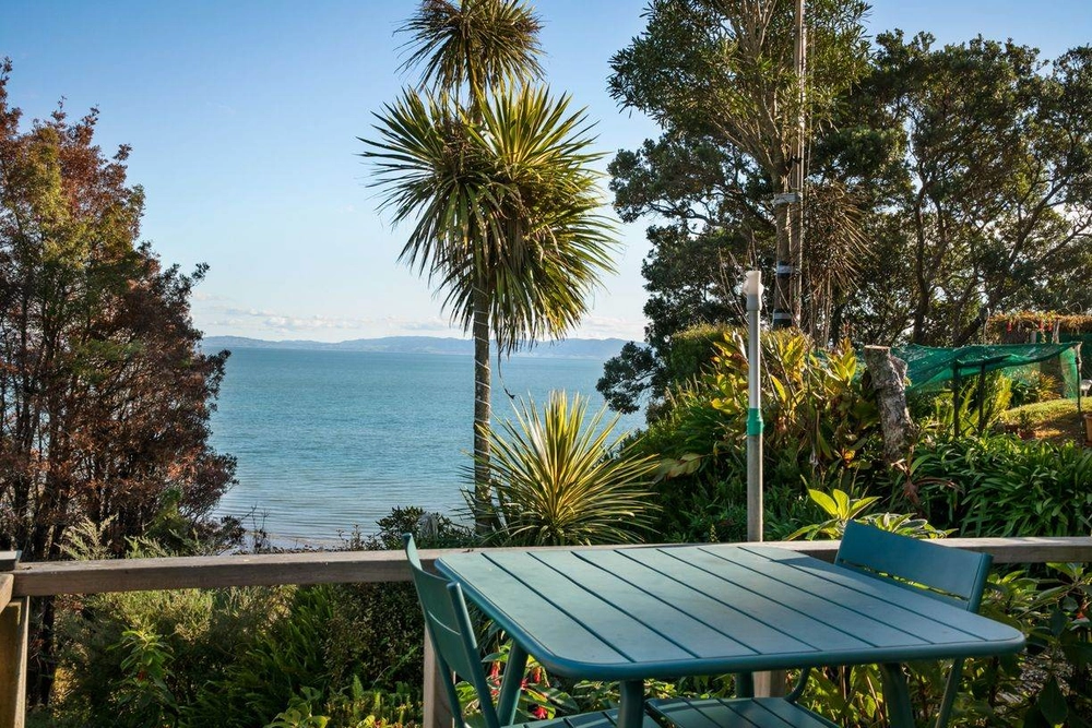Photos of 642 Thames Coast Road