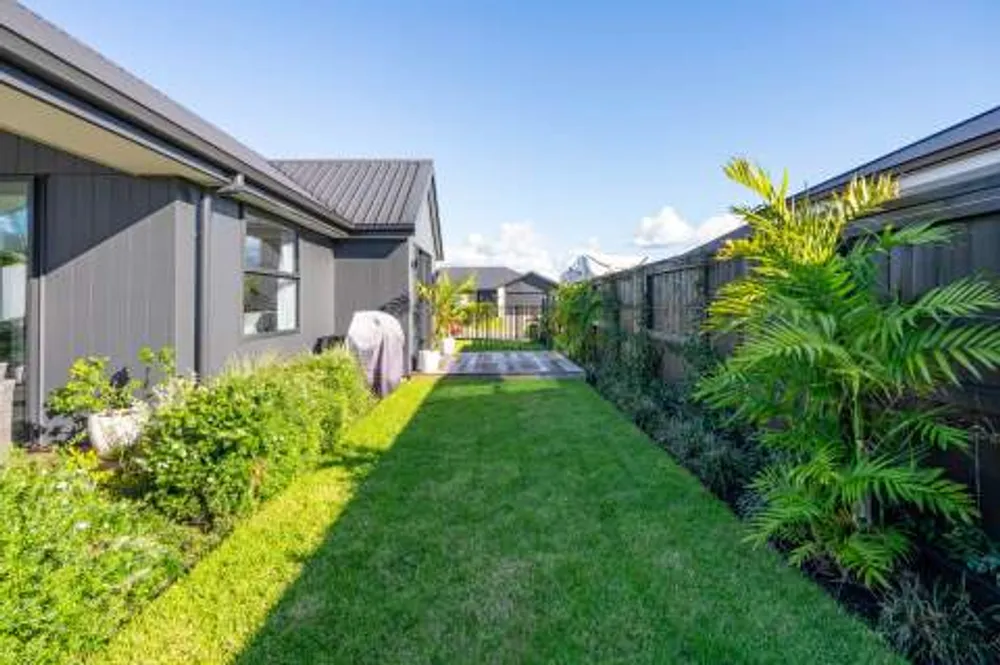 Photos of 47 Colpoma Close