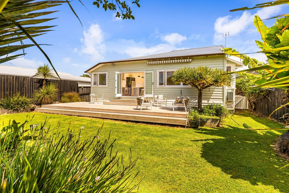 Photos of 1/5 kotuku street te