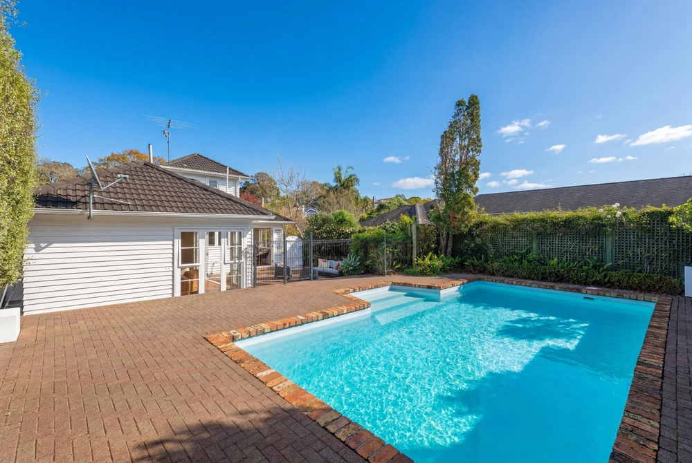 Photos of 29 Entrican Avenue