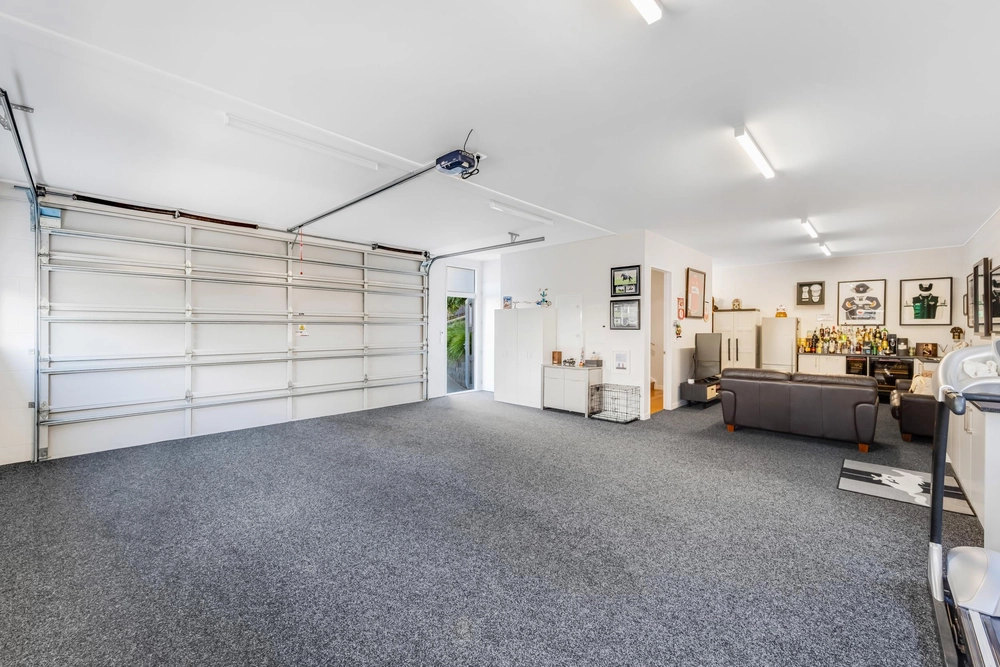 Photos of 33 Luplau Crescent