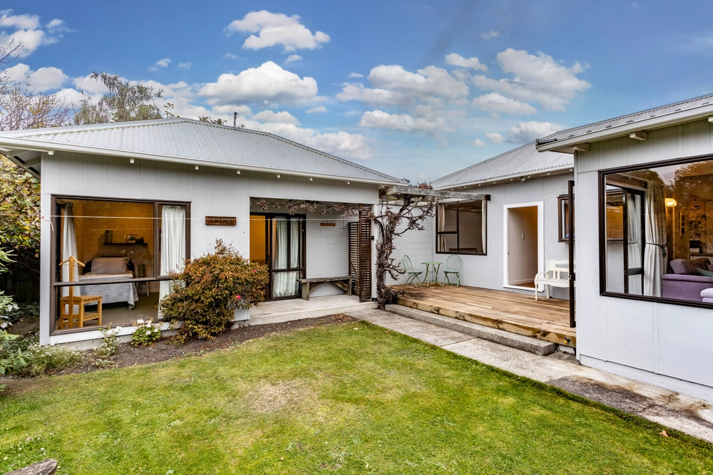 Photos of 47 Pitcairn Crescent