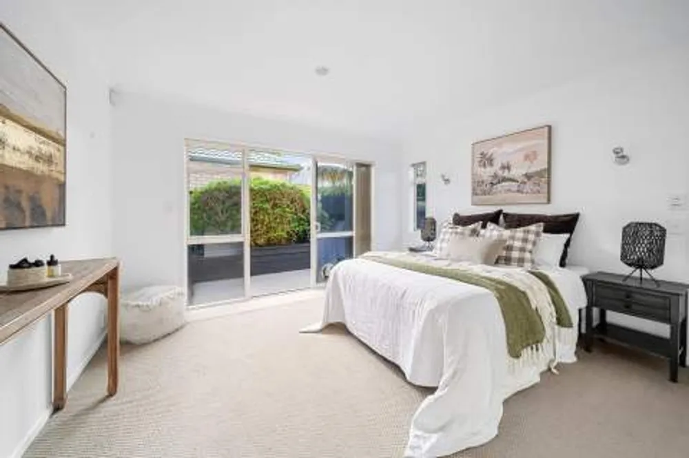 Photos of 657 Gloucester Road