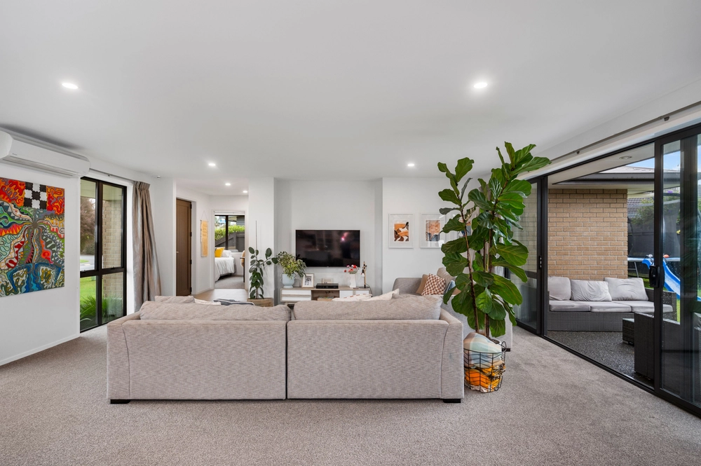 Photos of 11 Oakwood Way