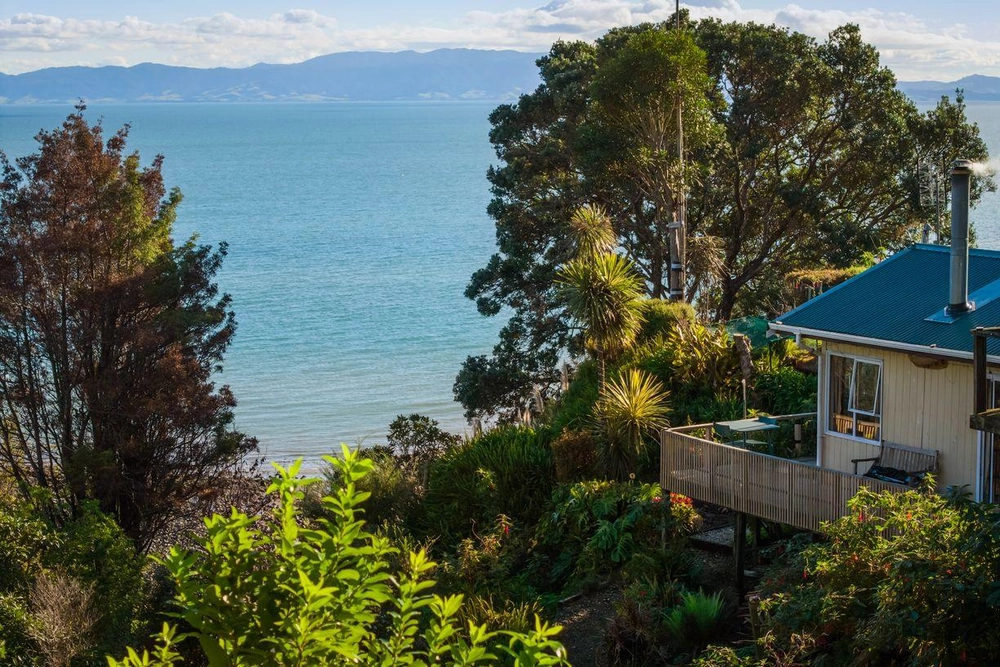 Photos of 642 Thames Coast Road