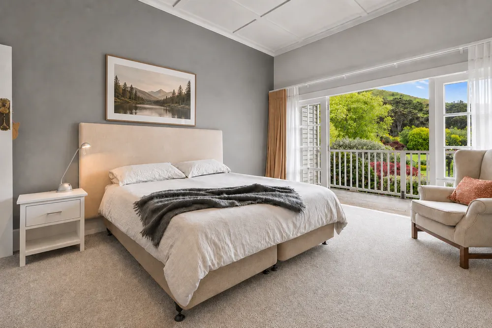 Photos of 998 Peak Road