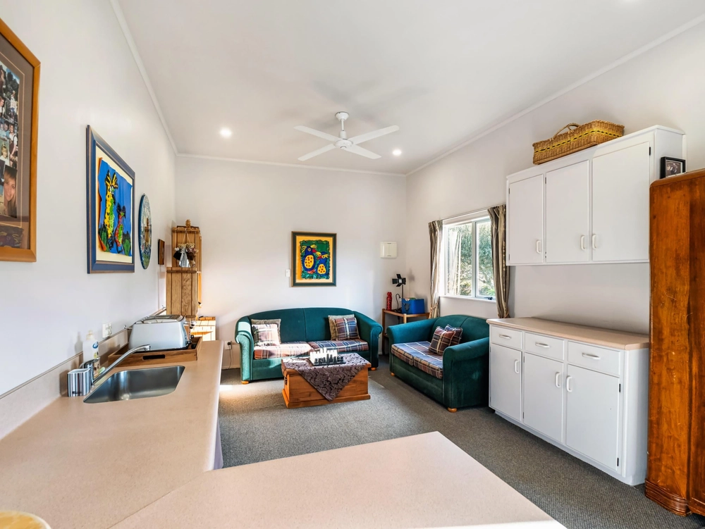 Photos of 265A Hot Springs Road
