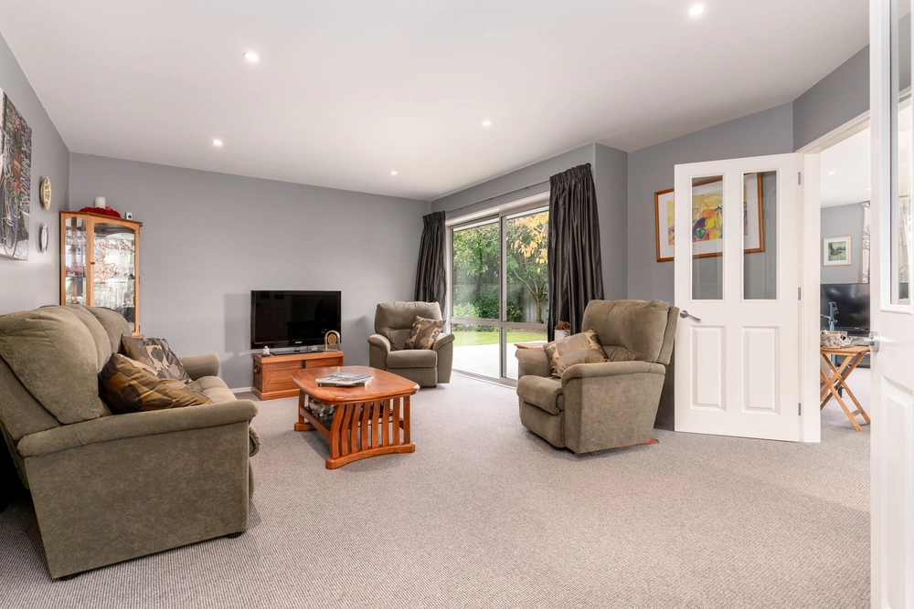 Photos of 8 Saddleback Green