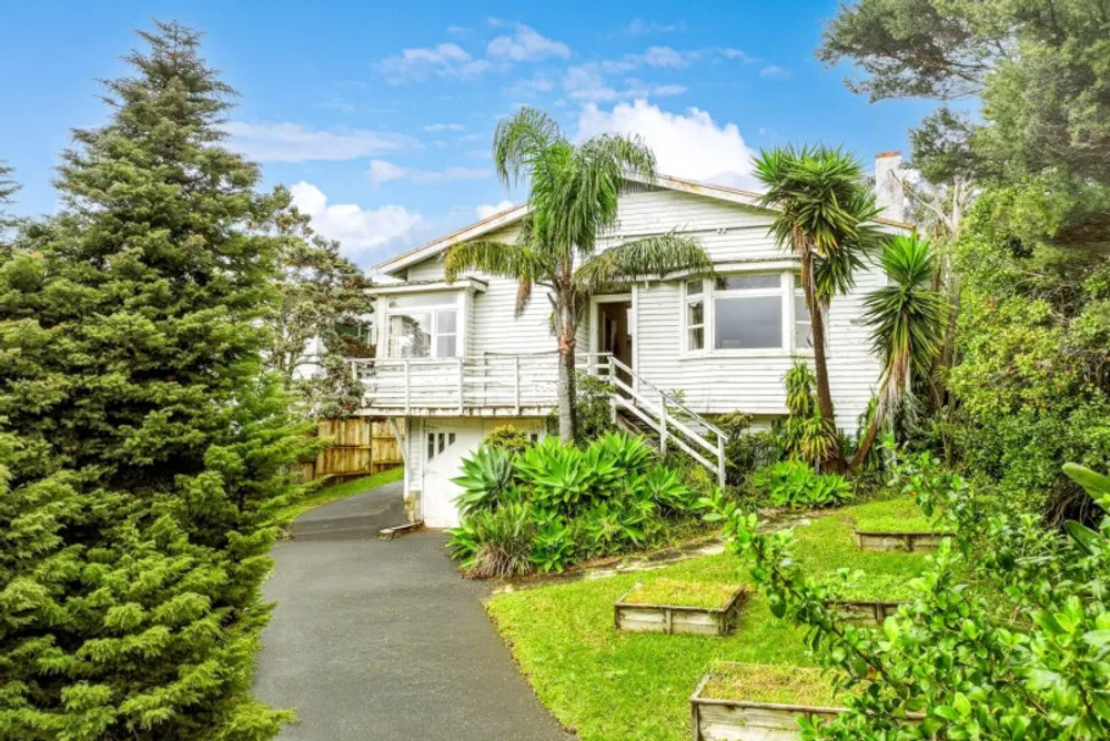 Photos of 31 Roseberry Avenue