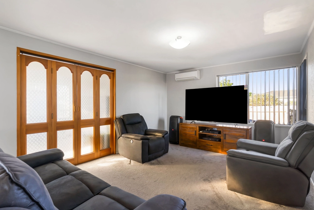 Photos of 13 Gibbons Road