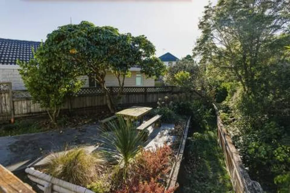 Photos of 25 Lucerne Place