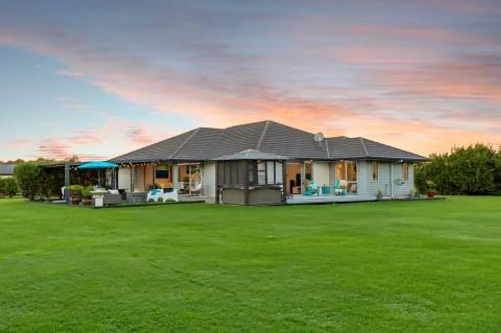 Photos of 1 Royal Ascot Drive