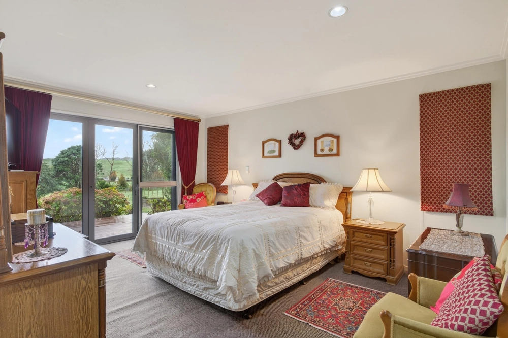 Photos of 283 Maungakaramea Road