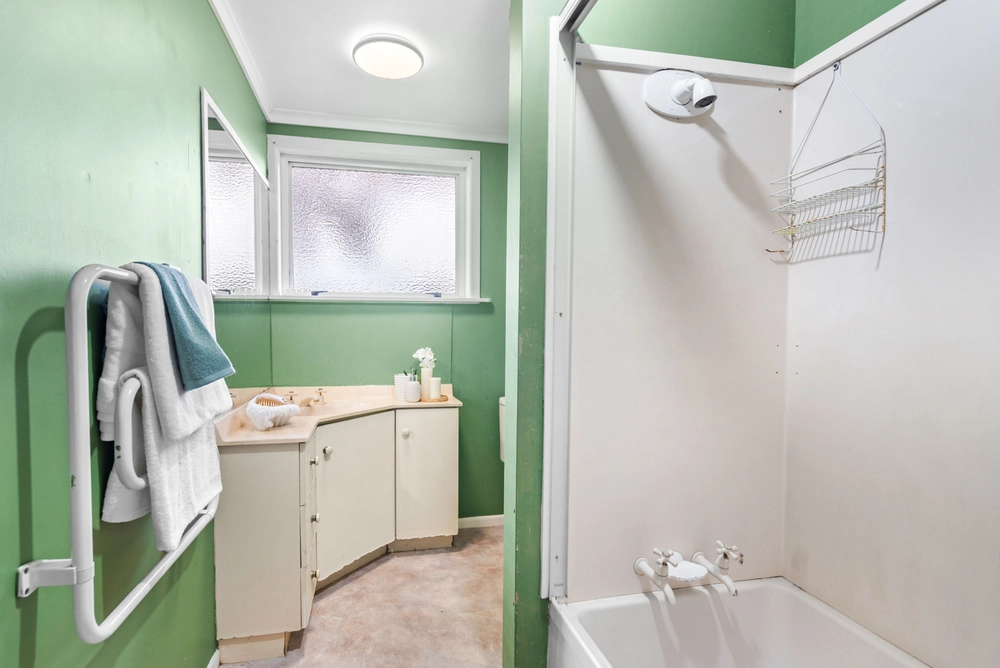 Photos of 988 Otaika Valley Road