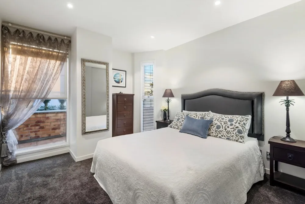 Photos of GA/8 Howe Street