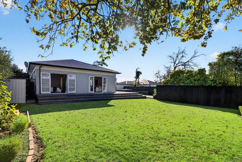 Photos of 9 Woodhouse Road
