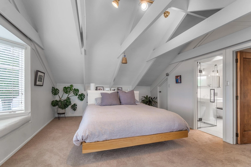 Photos of 133 Coates Avenue