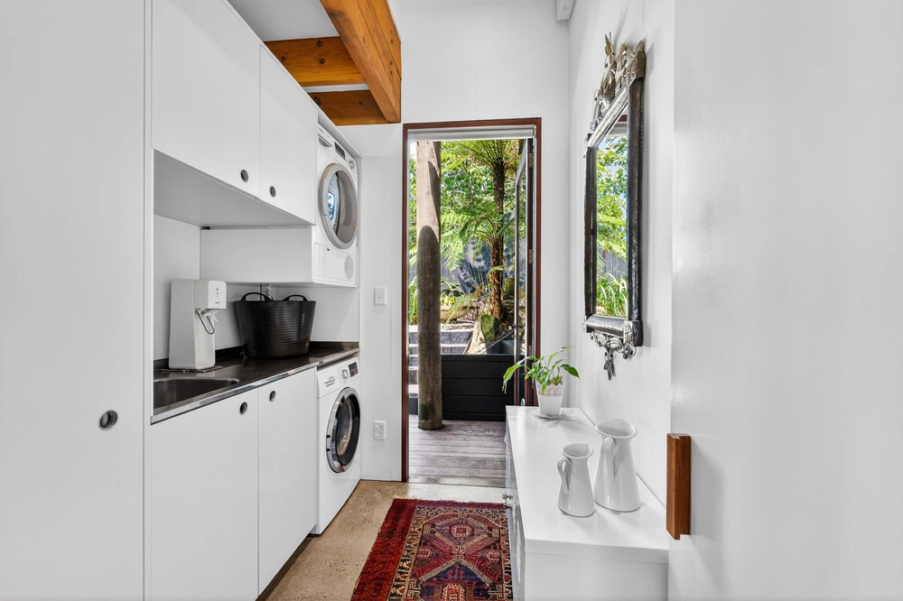 Photos of 16 Leys Crescent
