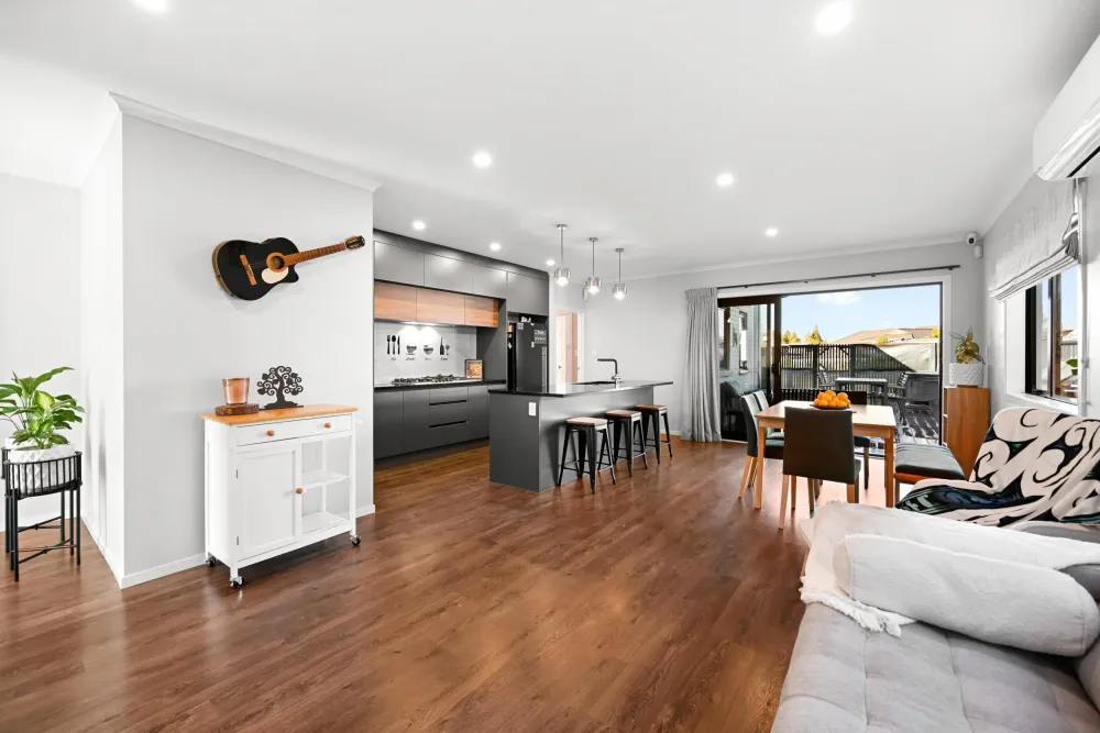 Photos of 9 Earp Crescent