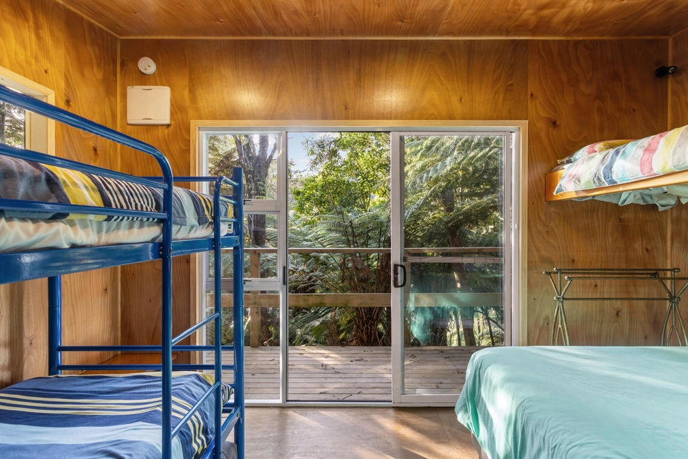 Photos of 1679 Kenepuru Road