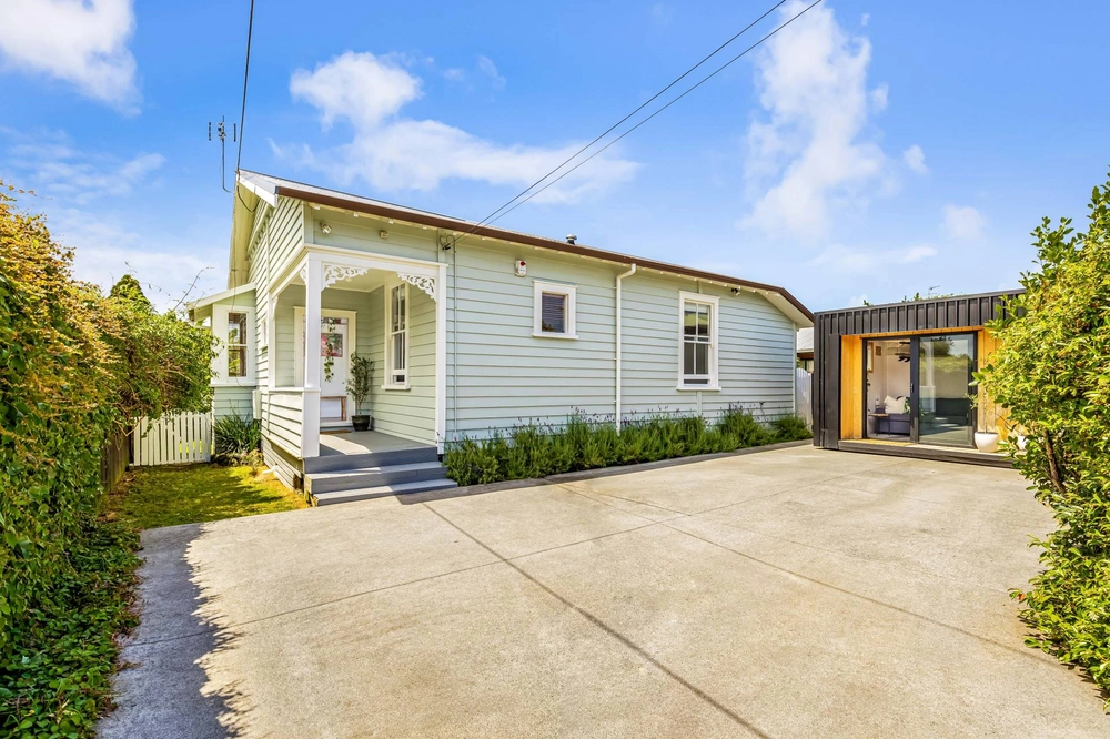Photos of 1/5 kotuku street te
