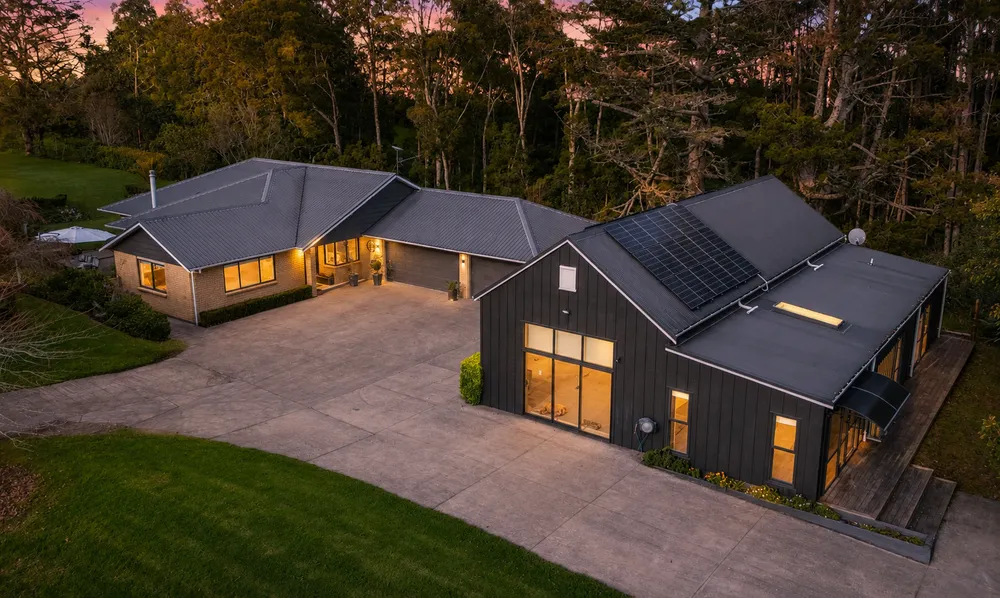 Photos of 108 Paremoremo Road