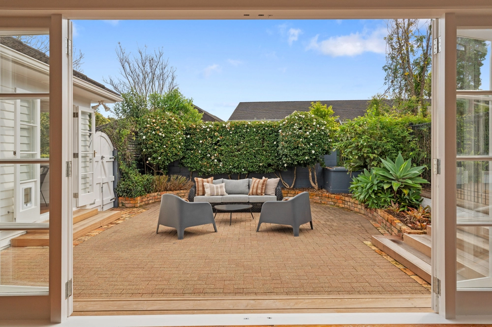 Photos of 29 Entrican Avenue